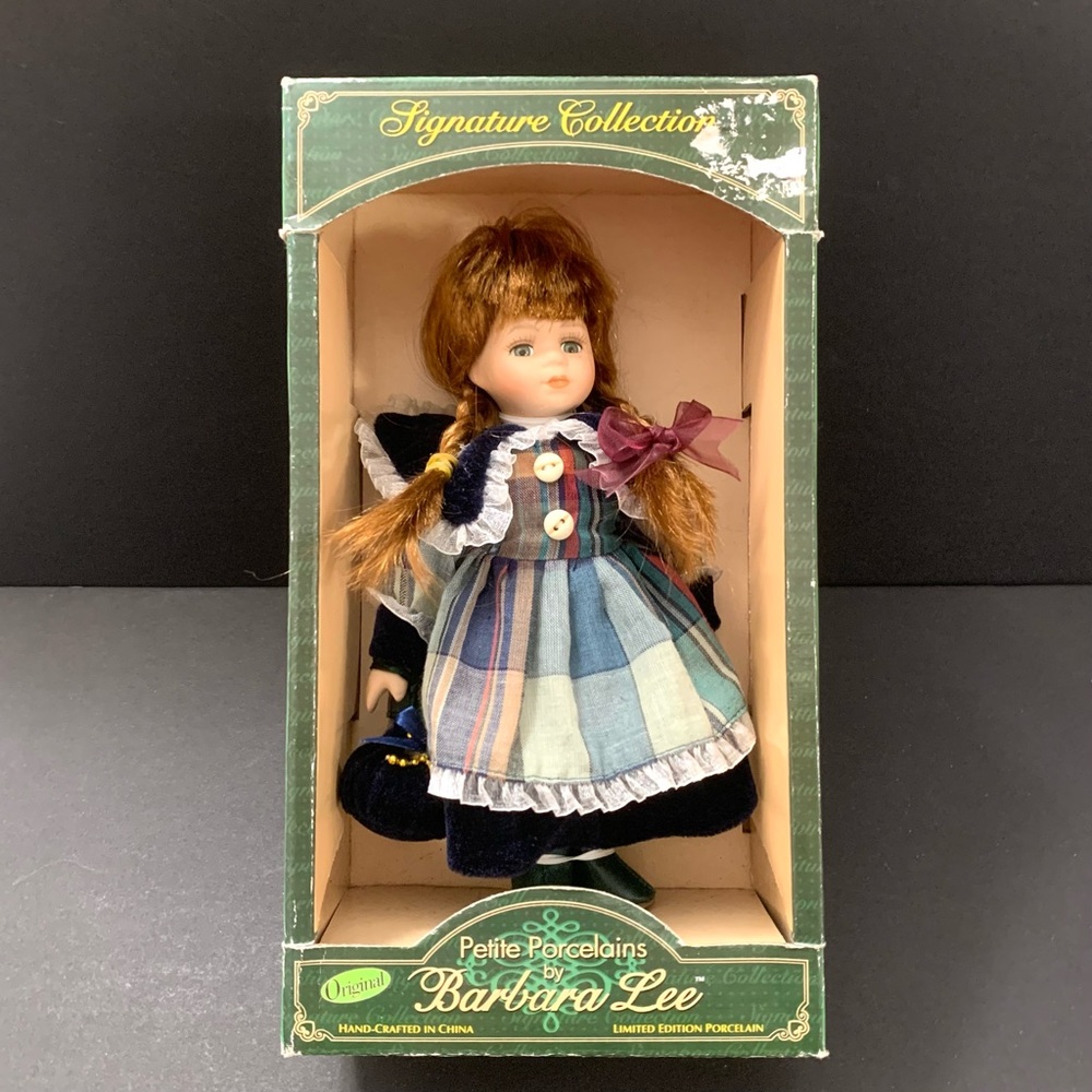Dolls of the World Barbara Lee ‘Loretta’ Doll